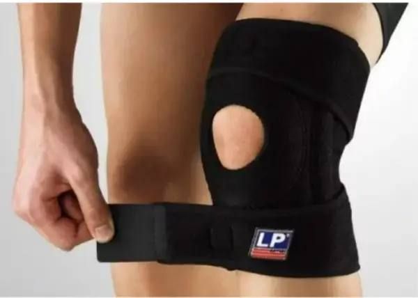 Защитный удобный практичный наколенник, универсальный фиксатор колена Knee Support With Stays. стабилизатор для коленной чашечки Knee support,  специальная экипировка для мощной защиты слабого или больного колена, Суппорт колена неопреновый
